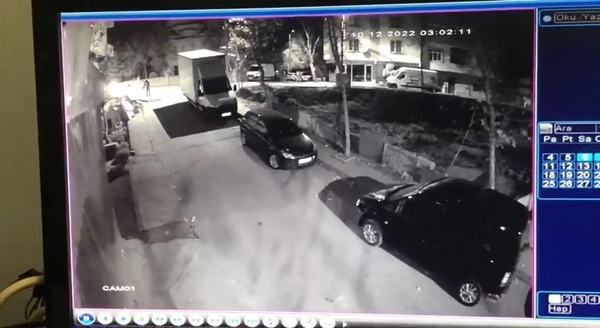 Sancaktepe’de 2 şahıs mobilya atölyesini böyle kundakladı