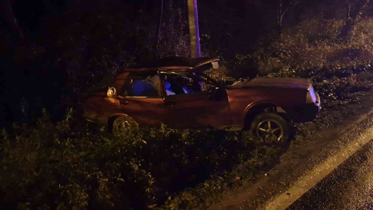 Karabük’te direğe çarpan otomobil sürücüsü hayatını kaybetti