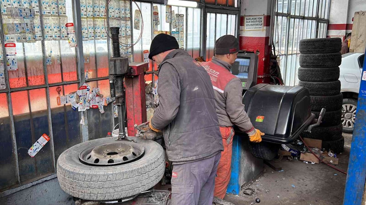 Lastikçilerde yoğunluk sürüyor