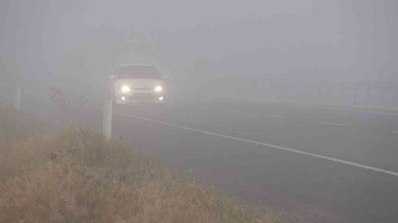 Uzmanlardan sisli havalarda takip mesafesi ve far kullanım uyarısı
