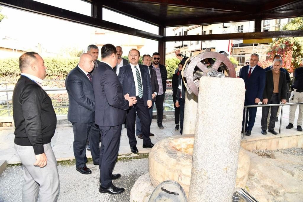 Vali Pehlivan Tarsus ilçesinde temaslarda bulundu