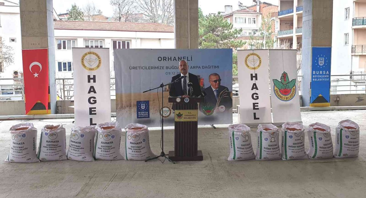 Orhaneli’de çiftçiye 6 ton arpa ve buğday dağıtıldı