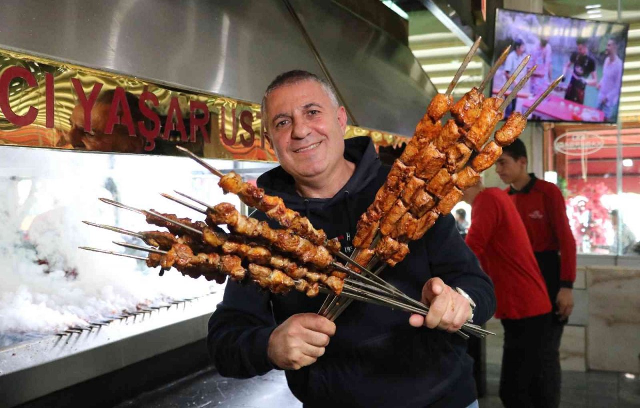 Tescili boru kebabını yemeye yurt dışından bile geliyorlar