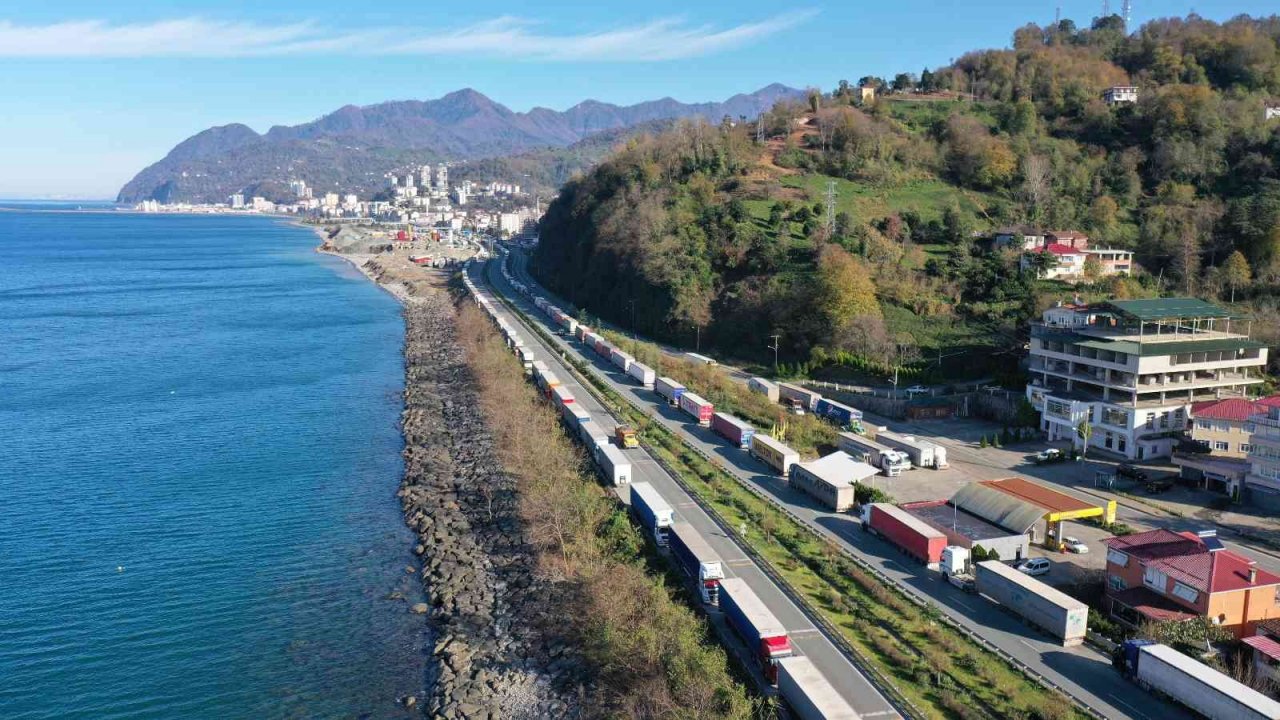 Sarp Sınır Kapısı’nda tır kuyruğu