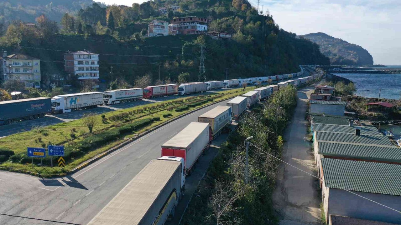 Sarp Sınır Kapısı’nda tır kuyruğu