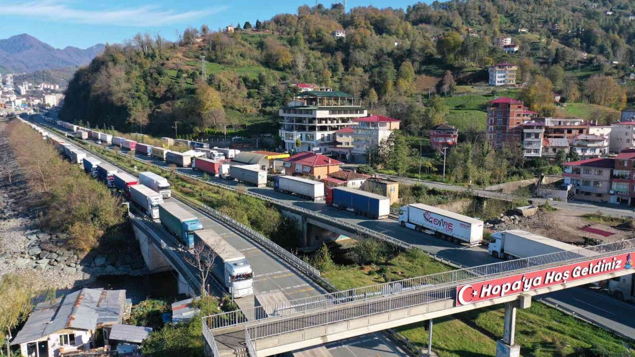 Sarp Sınır Kapısı’nda tır kuyruğu