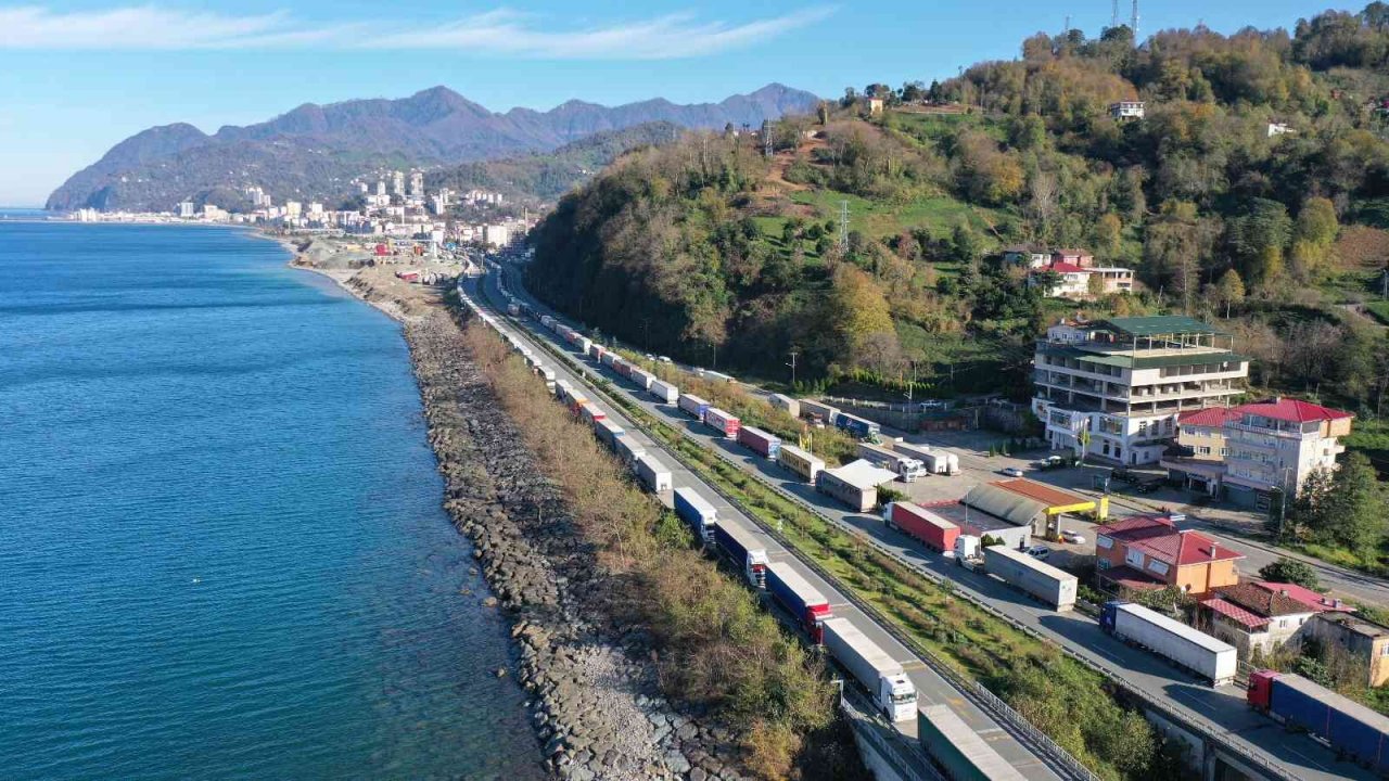 Sarp Sınır Kapısı’nda tır kuyruğu