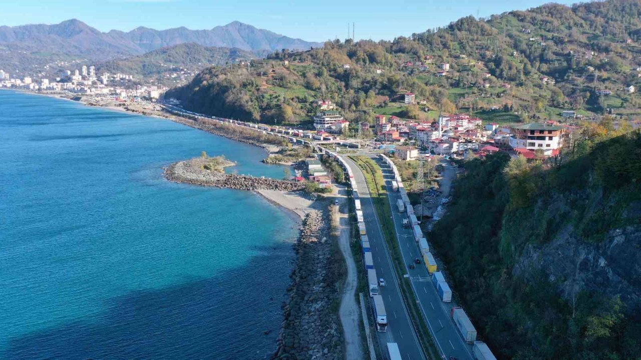 Sarp Sınır Kapısı’nda tır kuyruğu