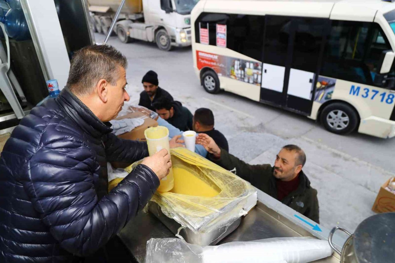Sürücü adaylarına çorba ikramı