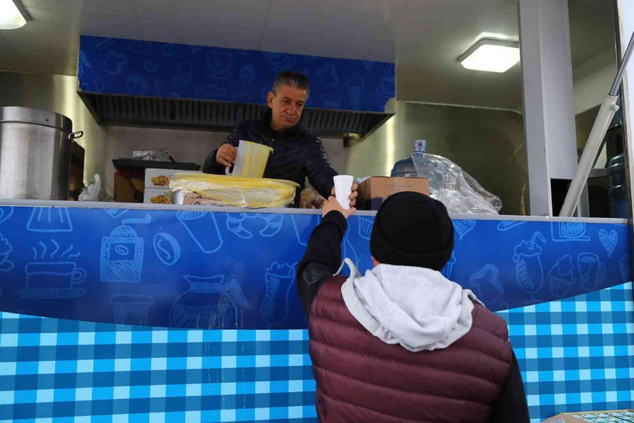 Sürücü adaylarına çorba ikramı