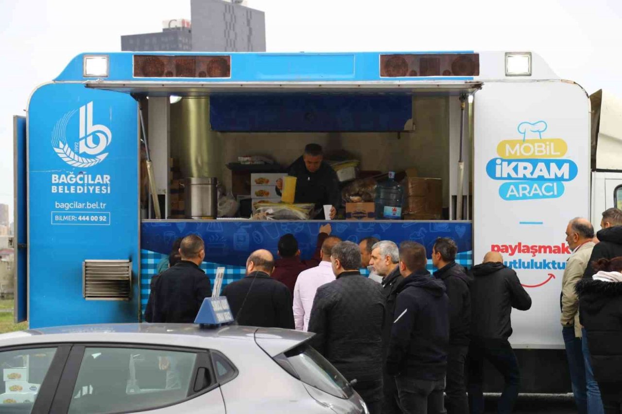 Sürücü adaylarına çorba ikramı