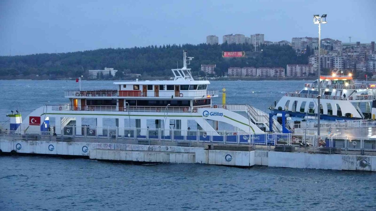 Bozcaada ve Gökçeada’ya fırtına nedeniyle tüm feribot seferleri iptal edildi
