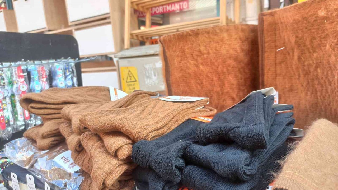 Soğuyan havalar deve yününden ürünlere talebi arttırdı