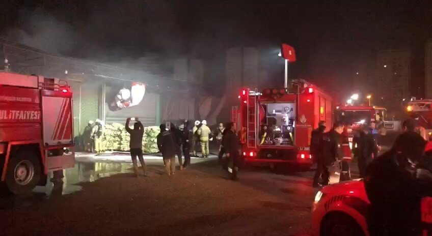 Ataşehir’de sebze ve meyve halindeki iş yerinde yangın