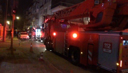 İzmir’de ilkokulda yangın büyümeden söndürüldü