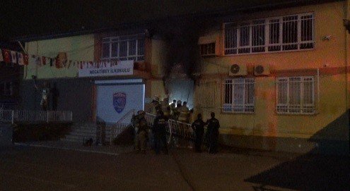 İzmir’de ilkokulda yangın büyümeden söndürüldü