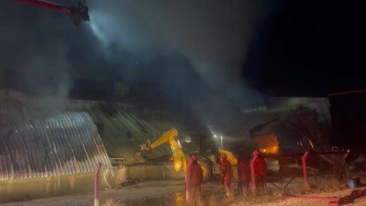 İzmir’de mobilya atölyesinde korkutan yangın