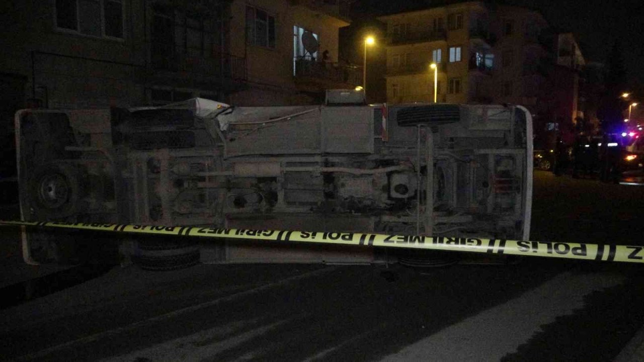 Malatya’da işçi servisi ile otomobil çarpıştı: 12 yaralı