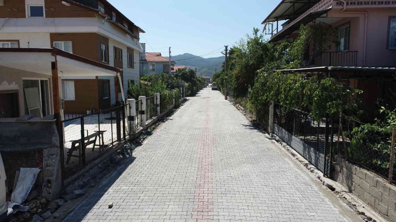 Ortaca’da yollara kilitli parke döşeniyor