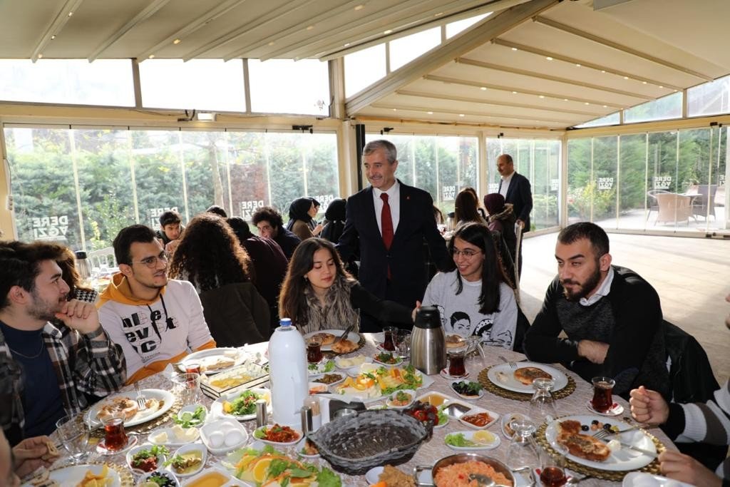 Tahmazoğlu Bursa’daki ve Konya’daki Şahinbeyli öğrencilerle bir araya geldi