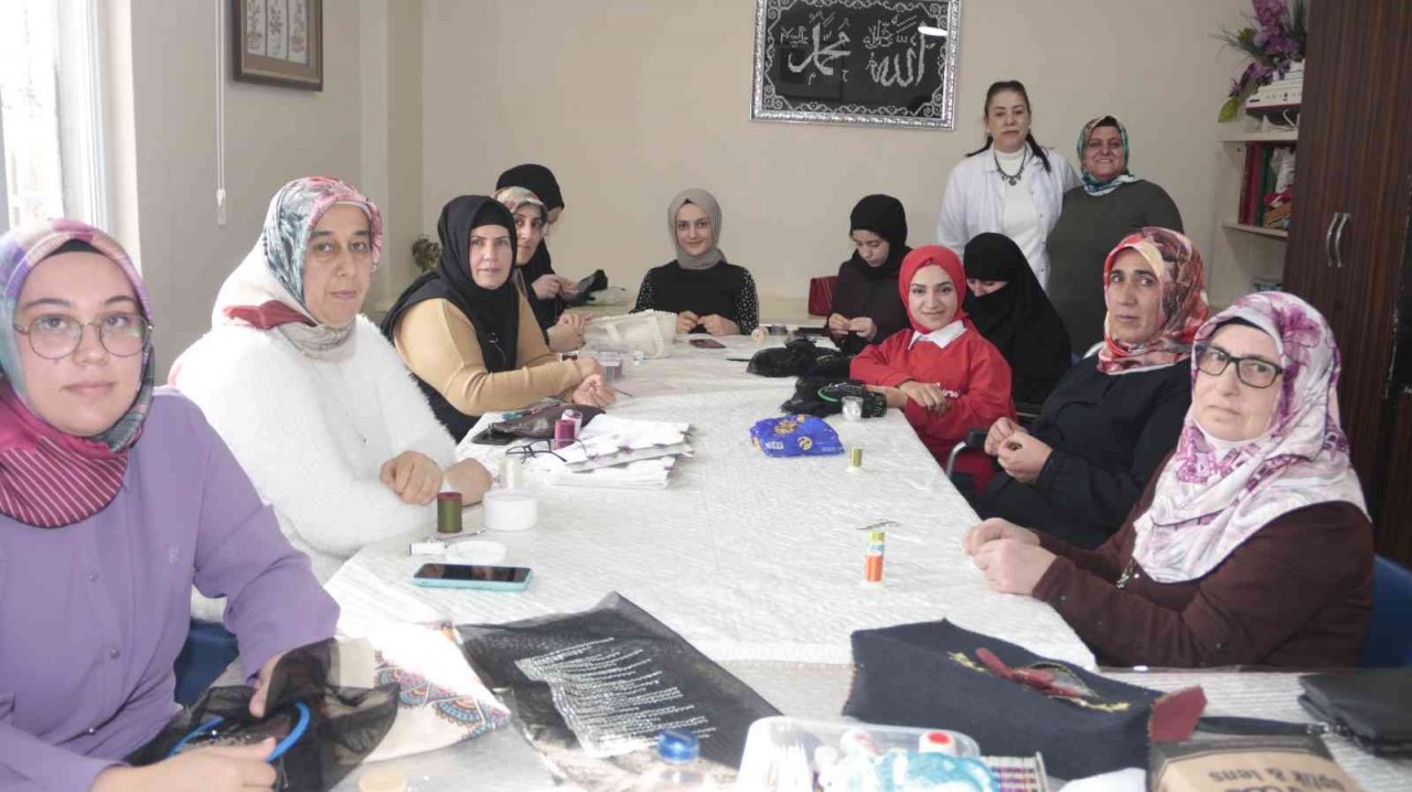 Kadınlar ilmek ilmek ev ekonomilerine katkı sağlıyor