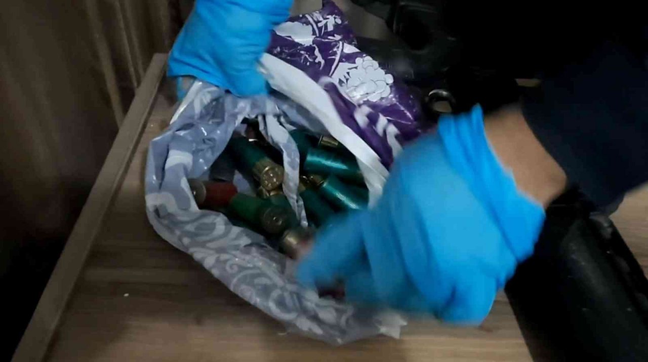 Kanepeden esrar, gardıroptan tüfek çıktı