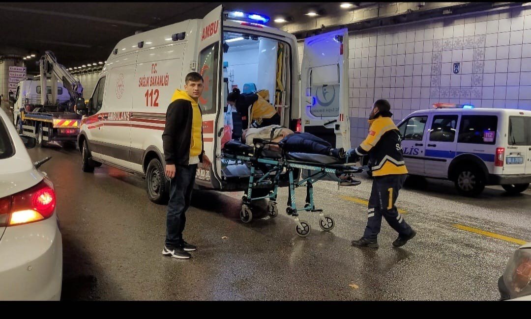 Ankara’da polisin "dur" ihtarına uymayan sürücü kaza yaptı: 3 yaralı