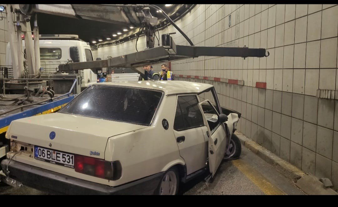 Ankara’da polisin "dur" ihtarına uymayan sürücü kaza yaptı: 3 yaralı