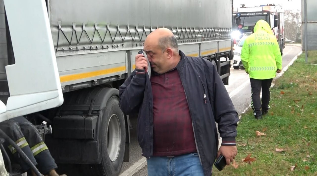 Antalya’da seyir halindeki tır, yanmaktan son anda kurtuldu