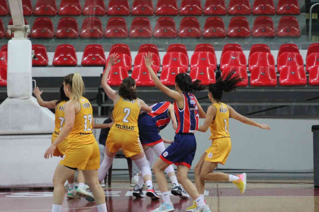 BGL: Melikgazi Kayseri Basketbol: 49 - TED Ankara Kolejliler: 44
