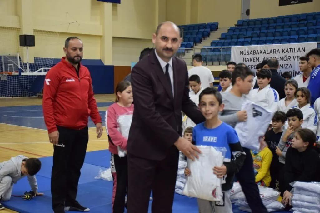 Judo sporcuları birlikte antrenman yaptı