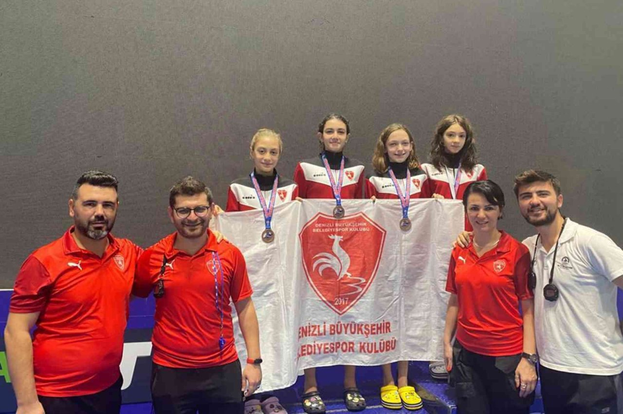 Büyükşehir yüzme takımı 35 madalya ile şampiyonaya damga vurdu