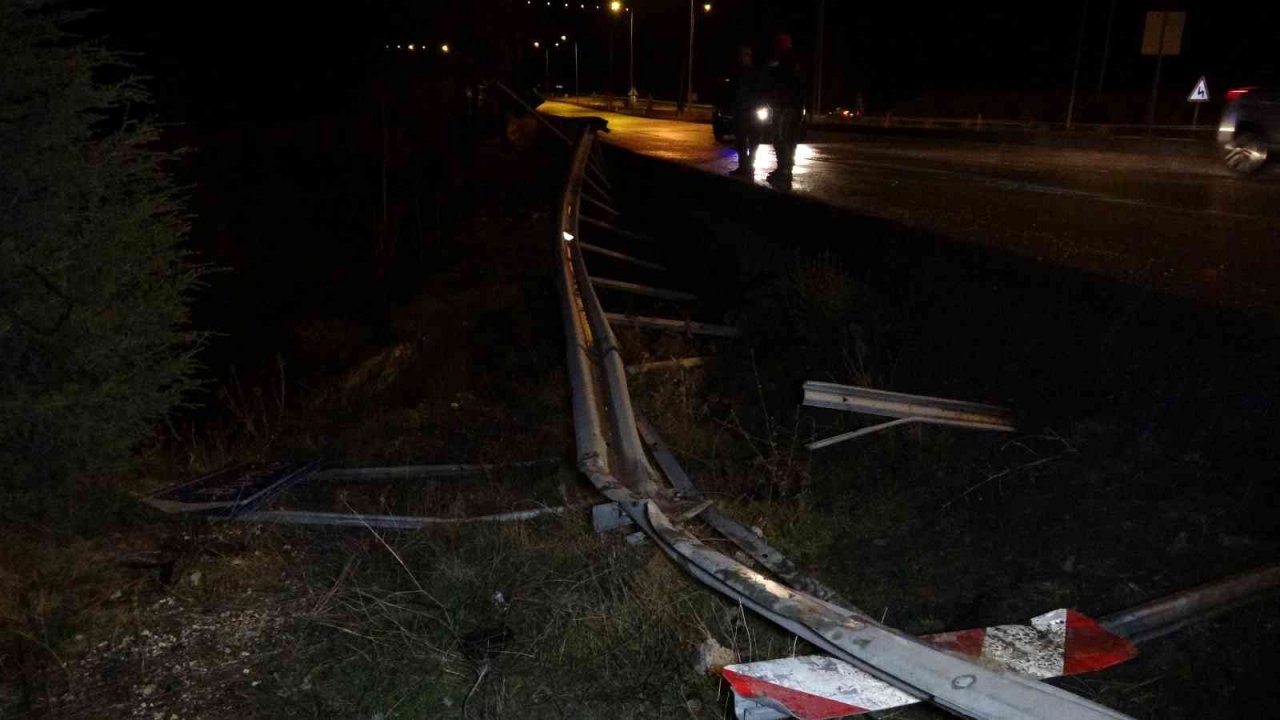 Burdur’da meyve yüklü kamyon uçurumdan aşağı düştü: 1 ölü