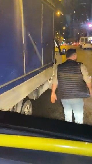 Ataşehir’de İETT aracının önünü kesip şoföre saldırdı