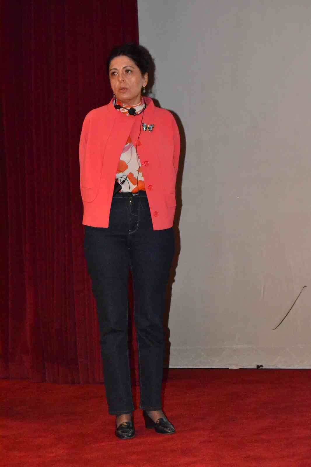 Anne adayları için doğum ve bebek bakımı anlatıldı