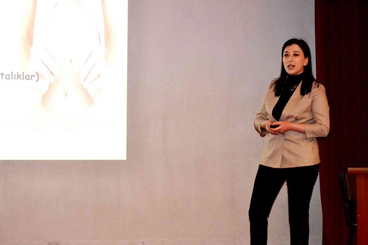 Anne adayları için doğum ve bebek bakımı anlatıldı