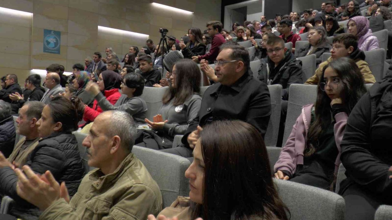 Nevşehir Valisi Becel: “Dünyanın birçok yerinde yaşama hakkı ihlal ediliyor”