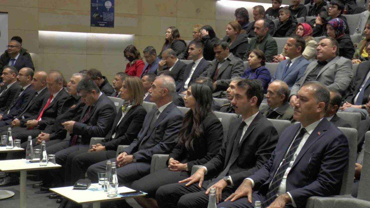 Nevşehir Valisi Becel: “Dünyanın birçok yerinde yaşama hakkı ihlal ediliyor”