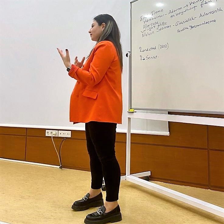 Denizlili iletişimci Şit, üniversite öğrencileri ile bir araya geldi