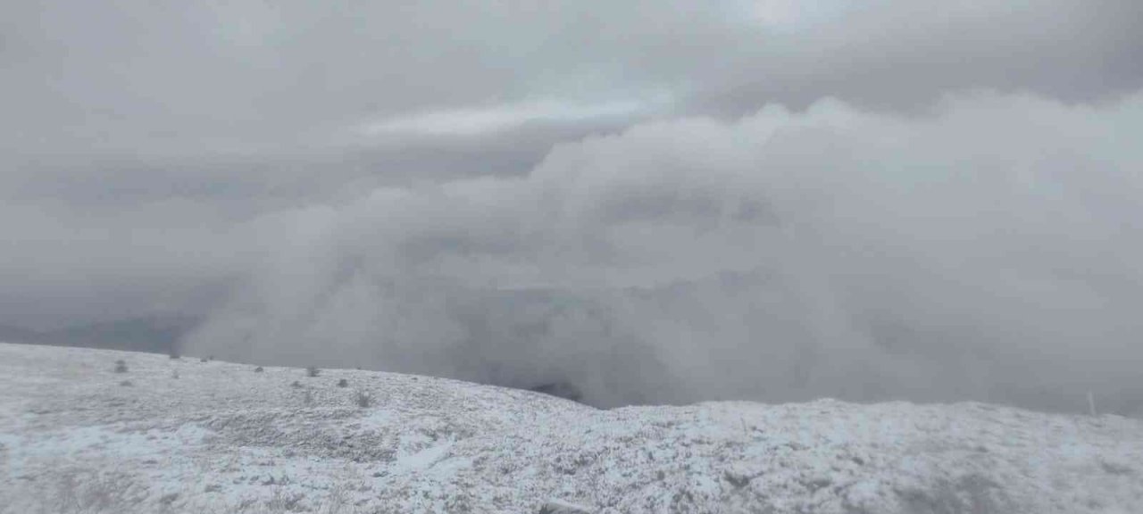 Elazığ’ın yüksek kesimlerine kar yağdı