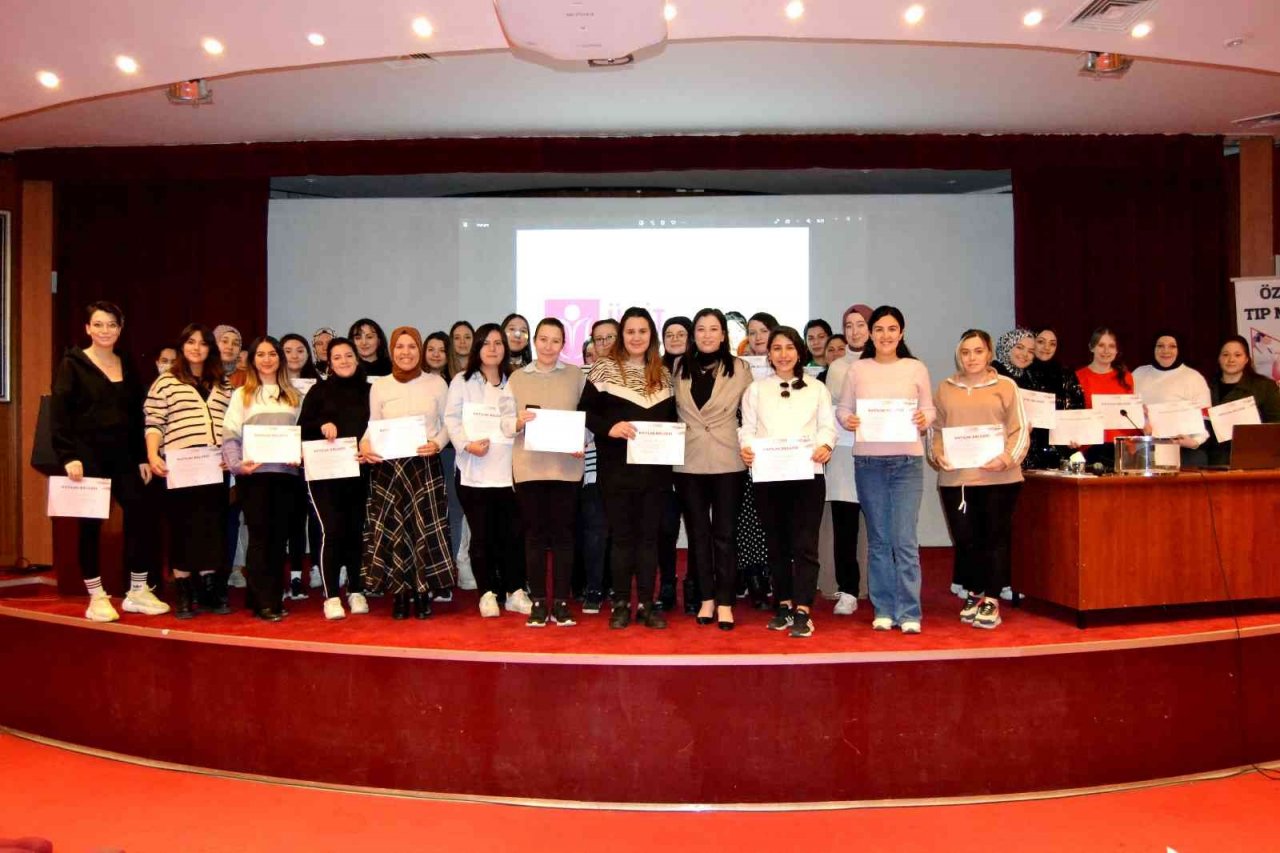 Anne adayları için doğum ve bebek bakımı anlatıldı