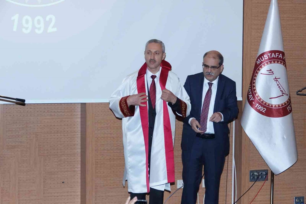Hatay MKÜ Rektörlüğüne atanan Prof. Dr. Eren görevi devraldı