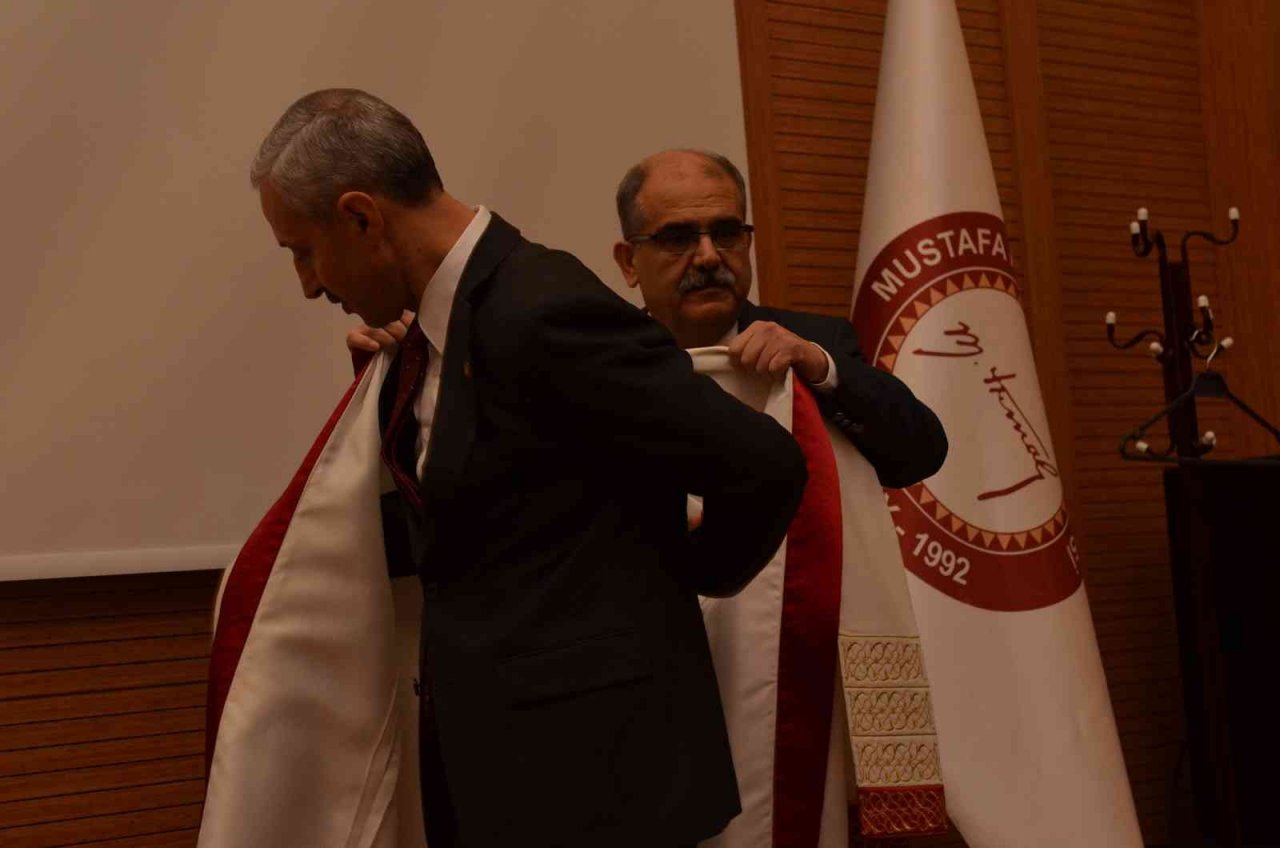 Hatay MKÜ Rektörlüğüne atanan Prof. Dr. Eren görevi devraldı