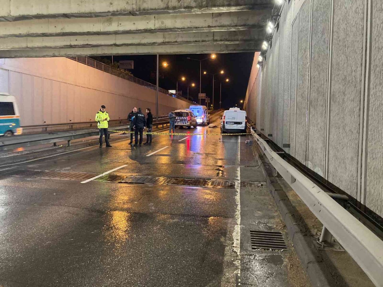 Aracına akaryakıt doldururken otomobilin çarptığı kişi hayatını kaybetti