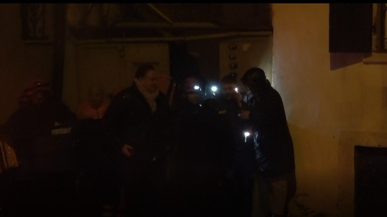 İzmir’de sağanak yağmur nedeniyle evin çatısı çöktü