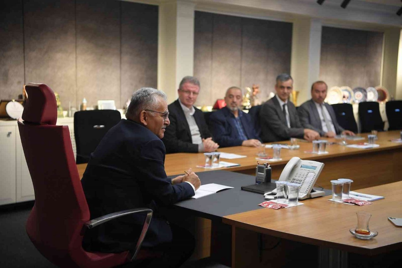 Başkan Büyükkılıç’a ‘ulaşım ağları ve aktarma sistemleri’ sunumu