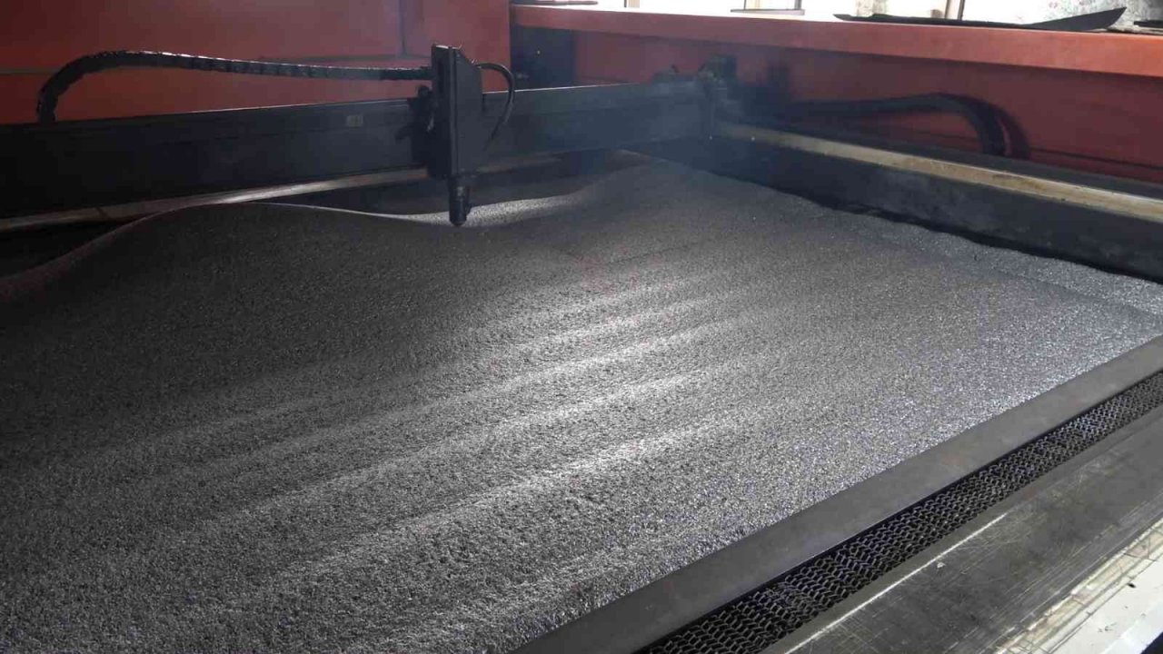 Mikro kredi desteğiyle ev hanımıyken iş kadını oldu: Ürettiği çantaları 22 ülkeye ihraç etti