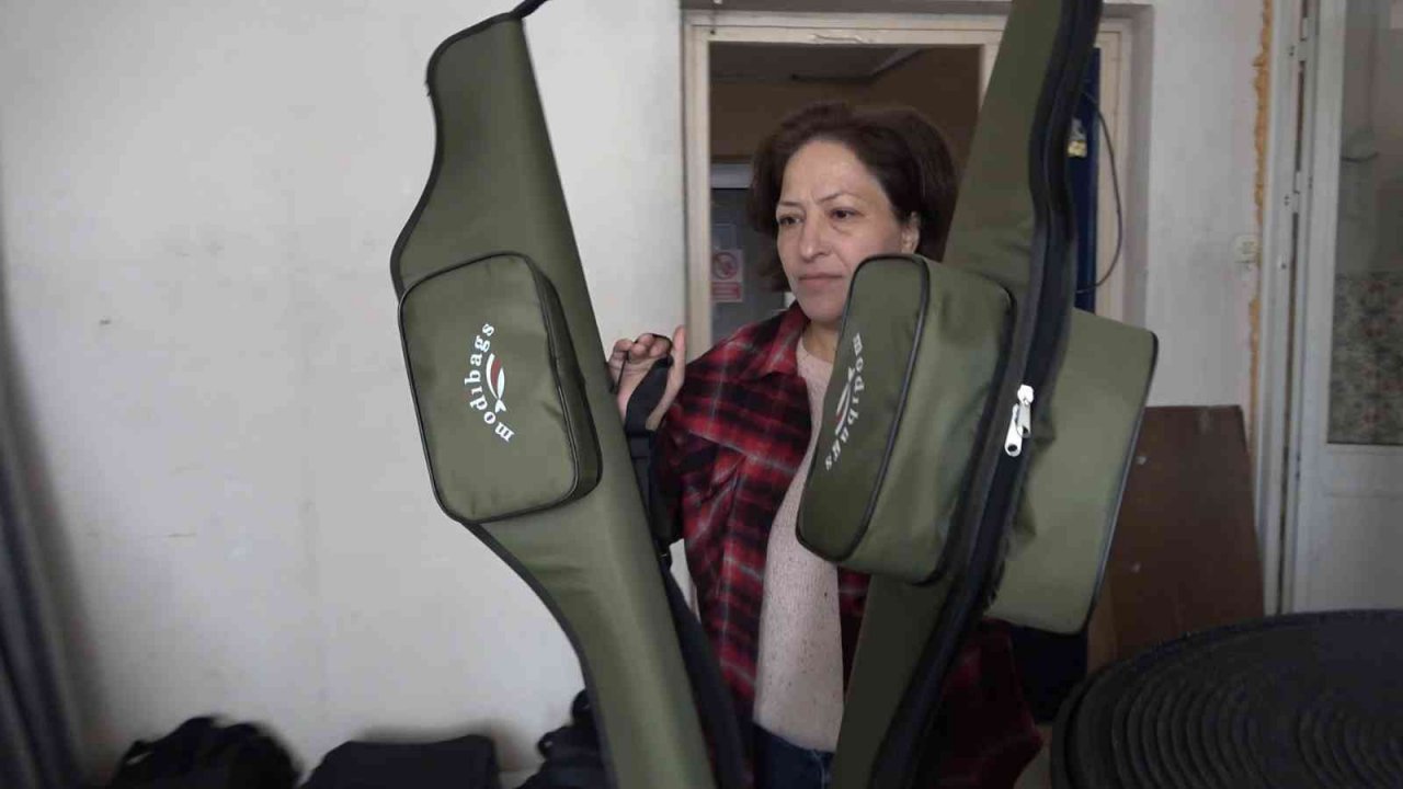 Mikro kredi desteğiyle ev hanımıyken iş kadını oldu: Ürettiği çantaları 22 ülkeye ihraç etti