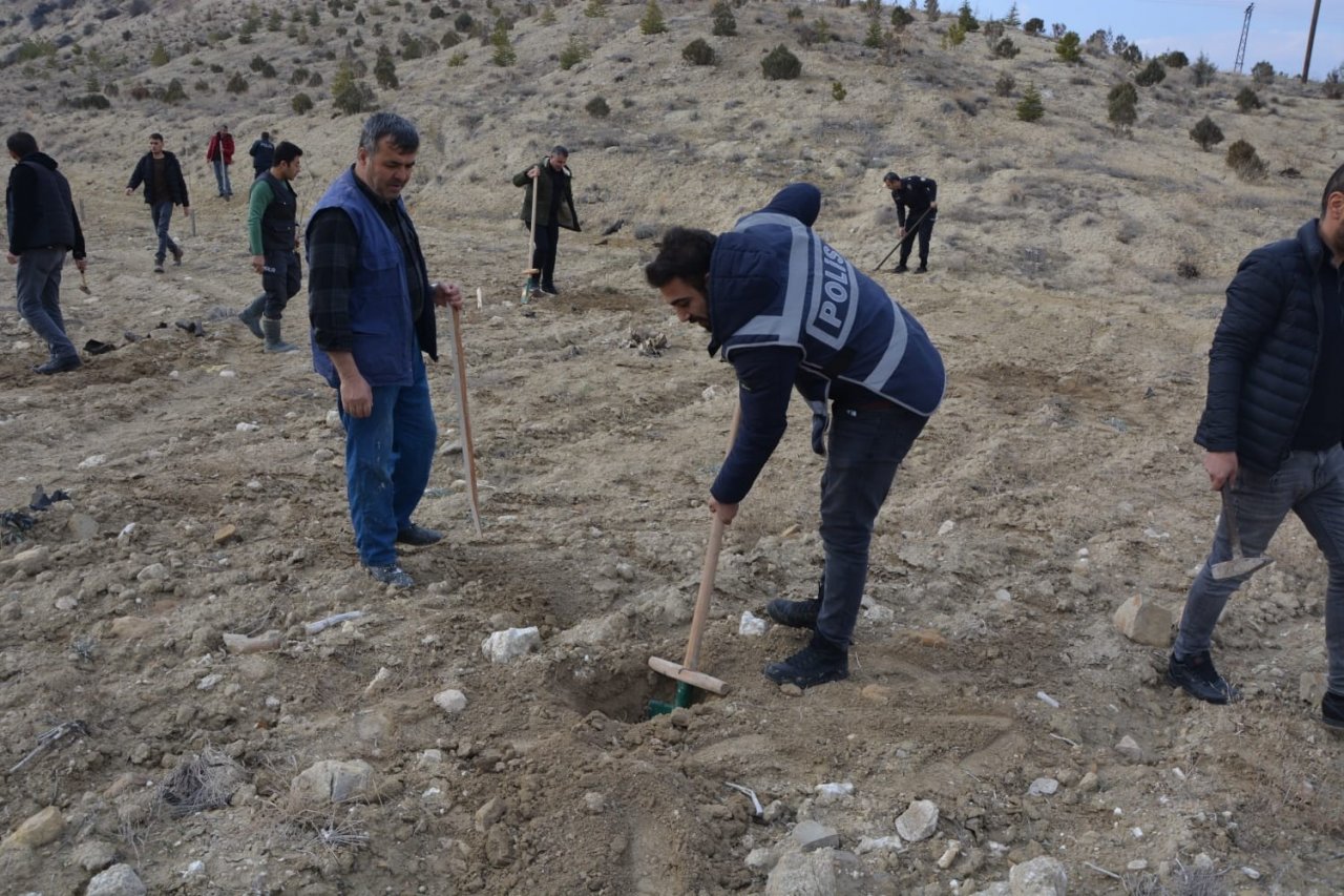 Malatya’da fidanlar, şehit polisin anısına toprakla buluşturuldu