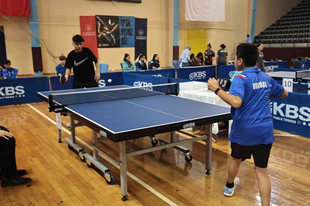 Denizli’de masa tenisi grup maçları bugün tamamlanıyor